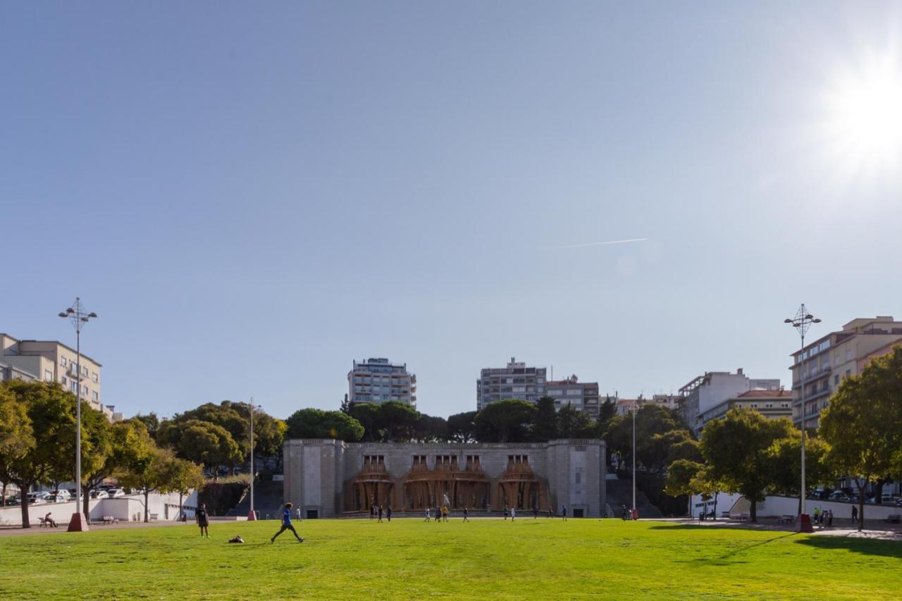 Stupendo- Two Rooms, Patio With Refreshing Pond-Center-Air Conditioning-Free Park Lisbon Exterior photo